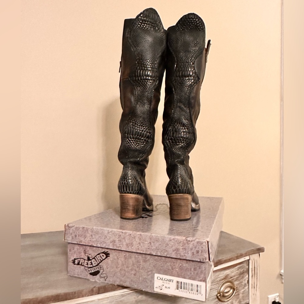 Freebird by Steven Calgary size 11 *NEARLY NEW*